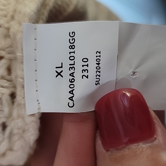 Elegant Beige Cable Knit Sweater - Picture 5 of 8